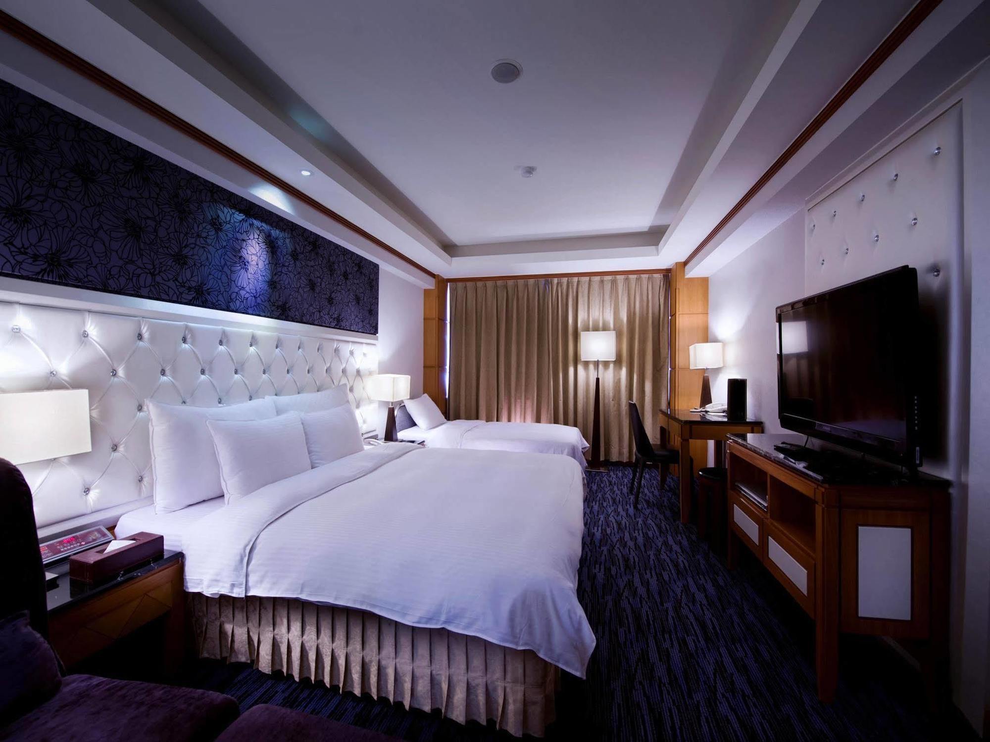 Hotel Dion Taichung Exterior foto
