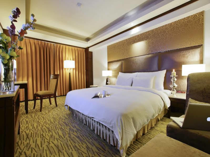 Hotel Dion Taichung Exterior foto